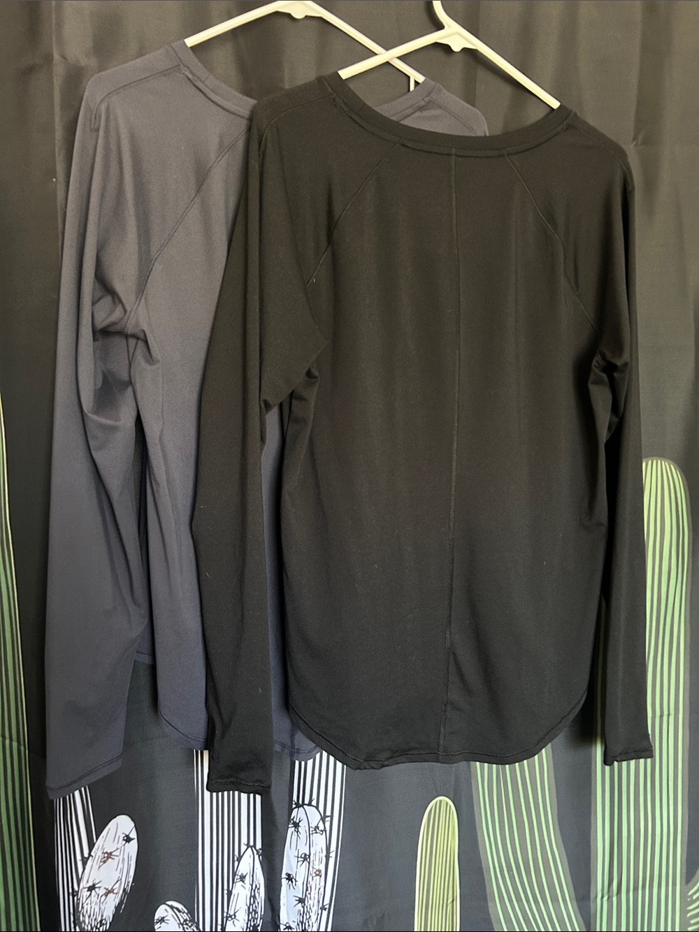 2 All In Motion Women’s Long Sleeve Tees Size Large - Picture 3 of 9